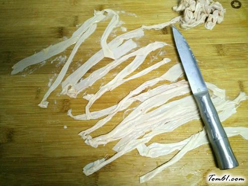 【韭菜炒鸭肠】