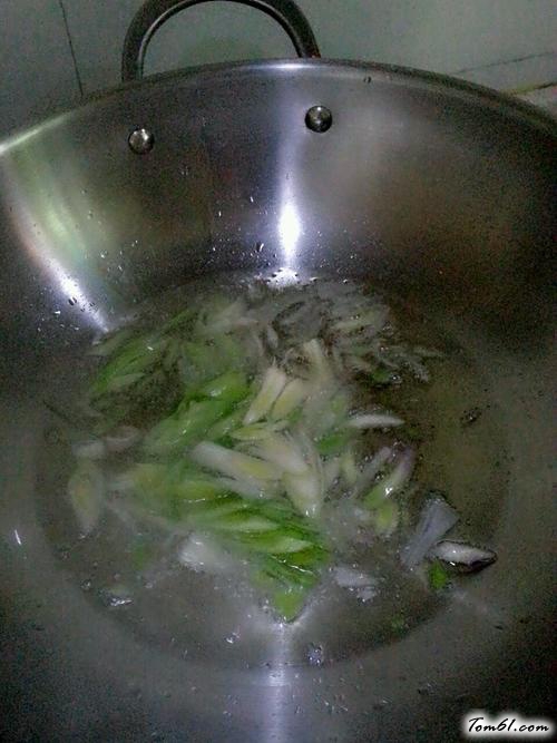 【葱姜辣炒蛏子】