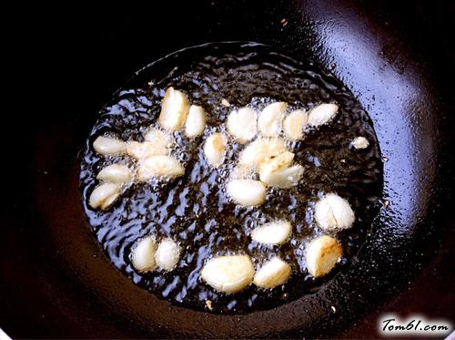 【蒜香烧排骨】