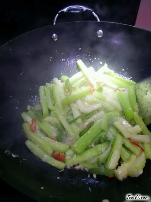 【家常溜丝瓜】