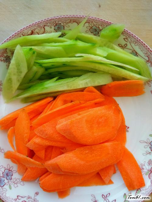 【鸡胸炒木耳】