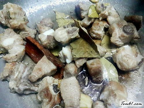 【莲藕烧排骨】