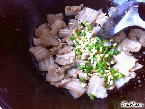 【豆豉双椒炒五花肉】