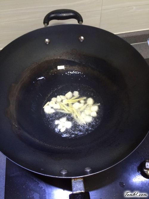 【洋葱炒肉丝】