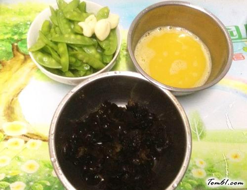 【木耳荷兰豆炒鸡蛋】