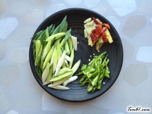 【〖 蒜苗炒肉 〗】