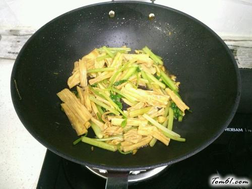 【香芹炒腐竹】