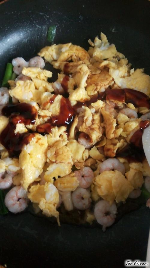 【鲜虾仁炒蛋】