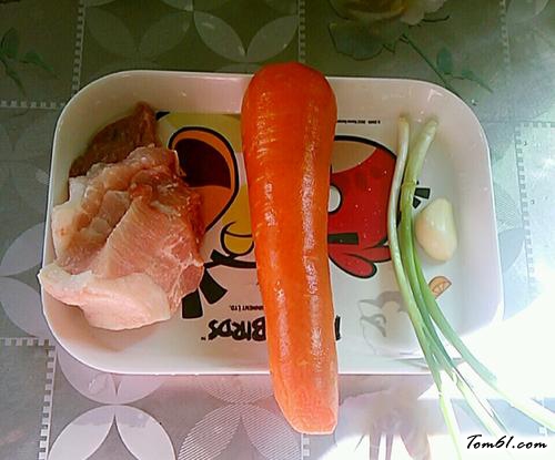 【肉丁炒胡萝卜】