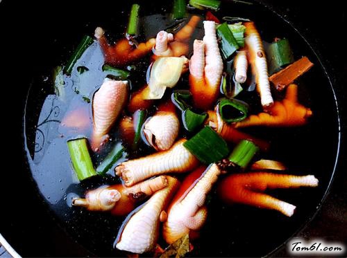 【红烧香辣鸡爪】