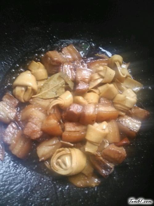 【酱烧五花肉千结】