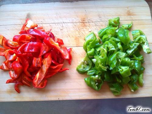 【豆豉双椒炒五花肉】