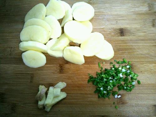 【土豆烧鸡翅】