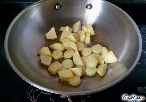 【香辣土豆炒鸡块】