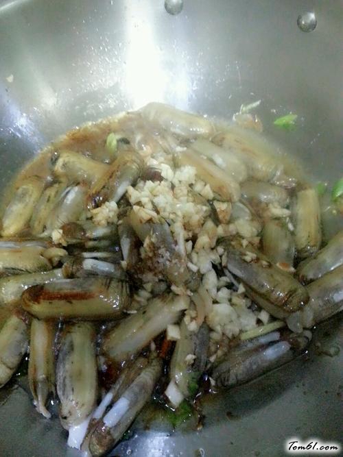 【葱姜辣炒蛏子】