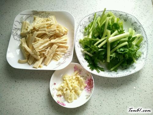 【香芹炒腐竹】