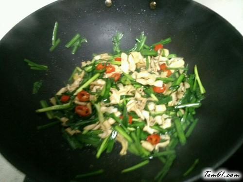 【韭菜炒鸭肠】