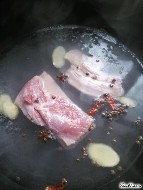 【酱烧五花肉千结】