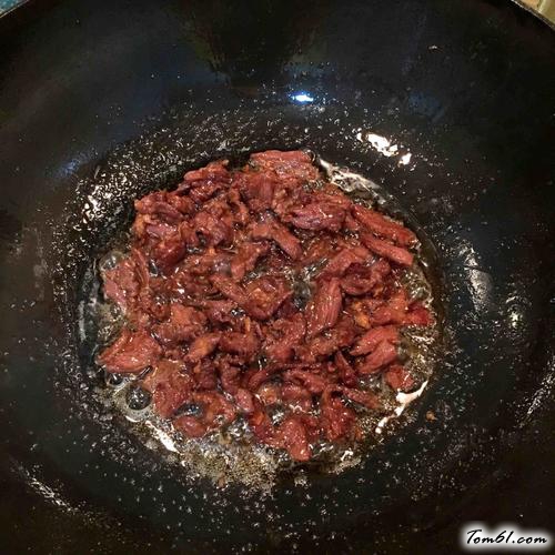 【洋葱炒牛肉】