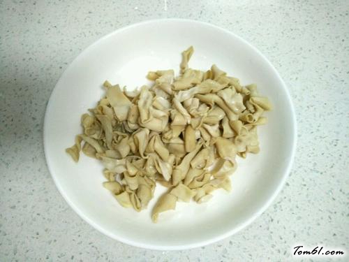 【韭菜炒鸭肠】