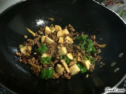 【肉末烧土豆】