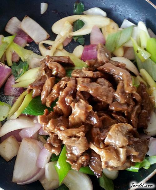 【双葱爆羊肉】