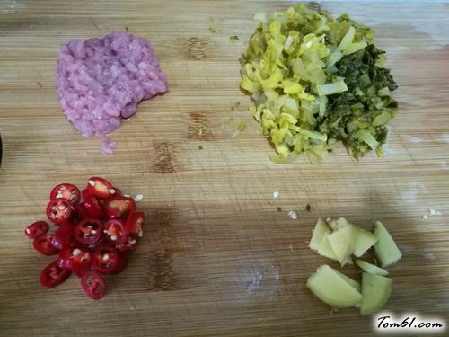 【酸菜毛豆炒肉末】