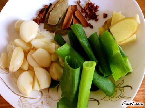 【蒜香烧排骨】