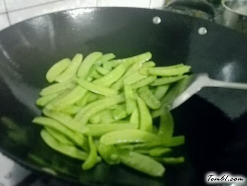 【腊肠炒荷兰豆】