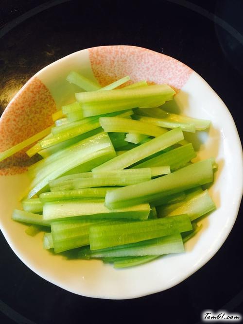 【素菜炒红薯粉丝】