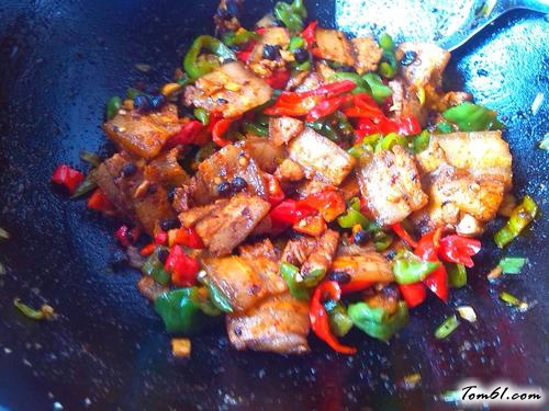 【豆豉双椒炒五花肉】