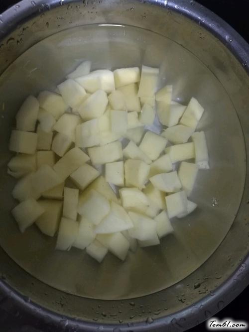 【肉末烧土豆】