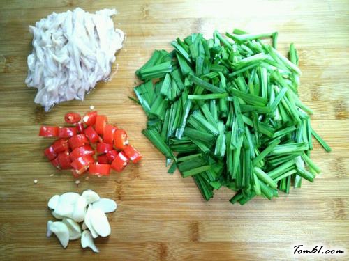 【韭菜炒鸭肠】