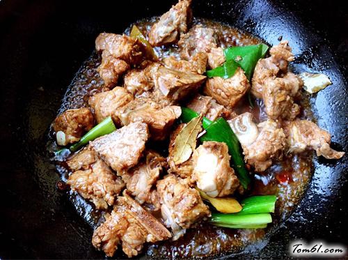 【蒜香烧排骨】