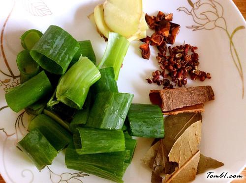 【红烧香辣鸡爪】