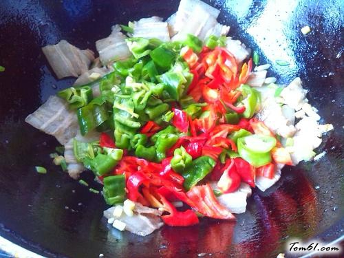 【豆豉双椒炒五花肉】