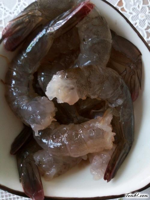 【西芹白果炒虾仁】