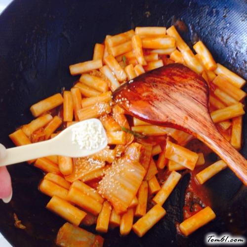 【辣白菜炒年糕】