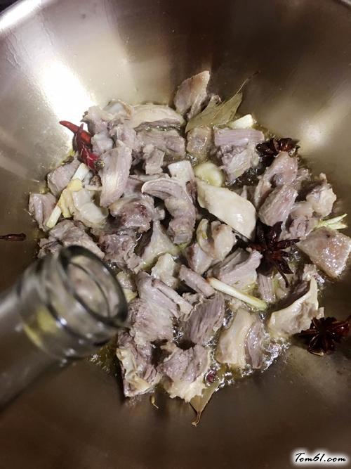 【白萝卜笋子烧牛腩】