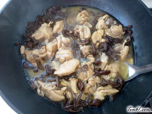 【鸡腿炖蘑菇】