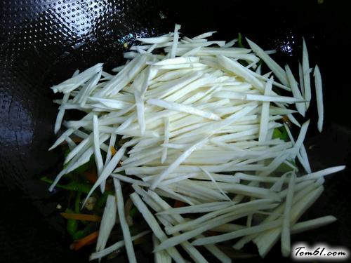 【青椒茭白炒肉丝】