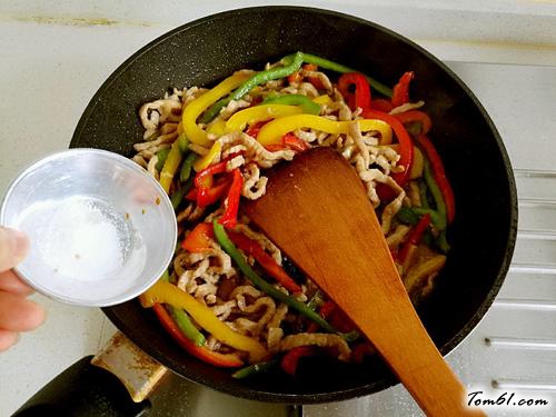 【彩椒炒肉丝】