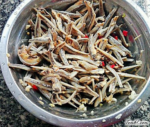 【剁椒蒸咸鱼仔】