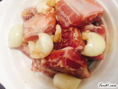 【排骨烧芋头】