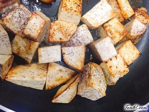 【排骨烧芋头】