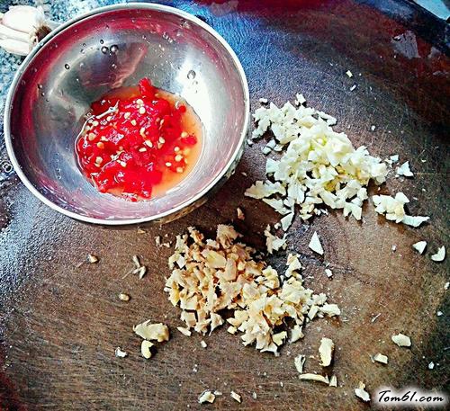 【剁椒蒸咸鱼仔】