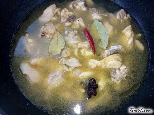 【鸡腿炖蘑菇】