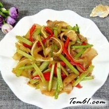 芹菜炒猪耳朵的做法