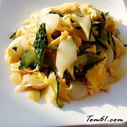 洋葱黄瓜炒鸡蛋的做法