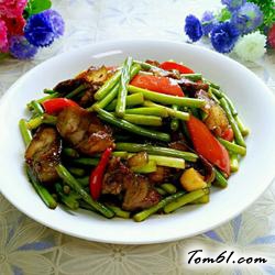 腊肠炒蒜苔的做法